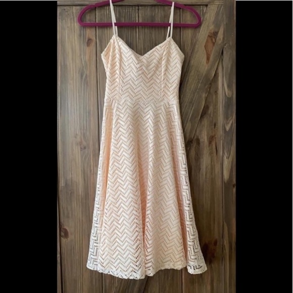 Cream lace spaghetti strapped flowy dress - Picture 4 of 4